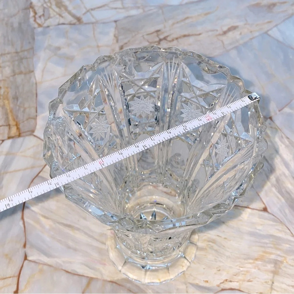 Gorgeous Stylish Modern Clear Glass Flower Vase - Picture 5 of 8